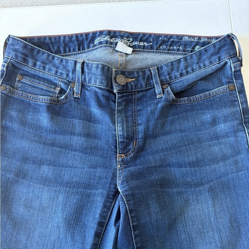 Eddie Bauer Bootcut style “Truly Straight” size 6